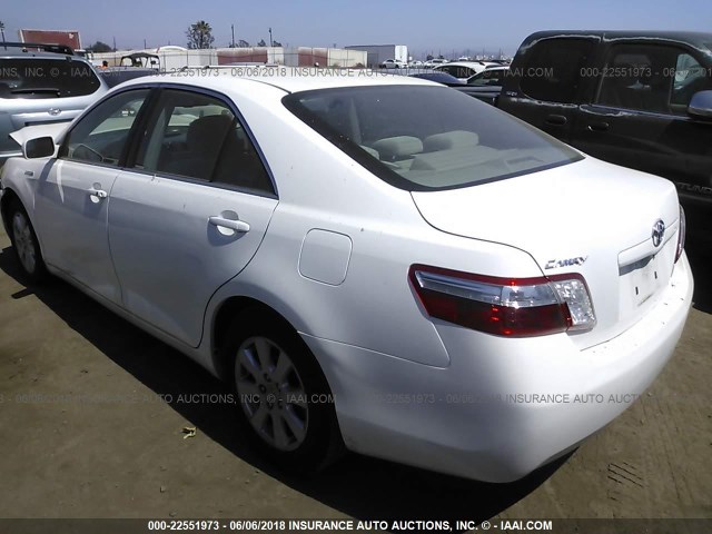 JTNBB46K573011373 - 2007 TOYOTA CAMRY NEW GENERAT HYBRID WHITE photo 3