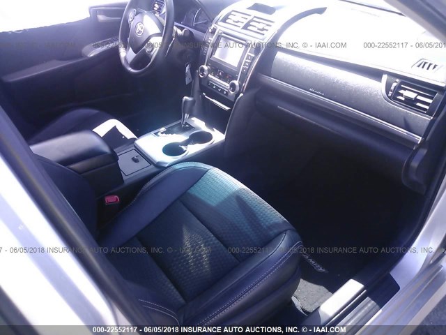 4T1BF1FK6CU185430 - 2012 TOYOTA CAMRY SE/LE/XLE 银色 照片 5