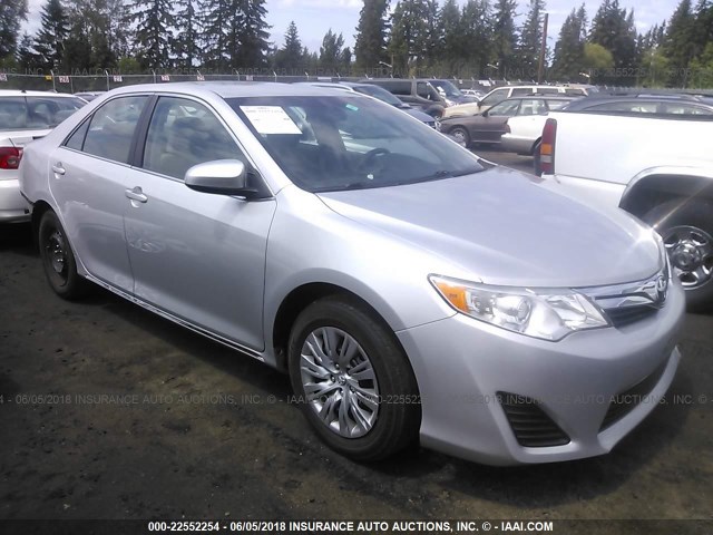 4T1BF1FK8EU403273 - 2014 TOYOTA CAMRY L/SE/LE/XLE 银色 照片 1