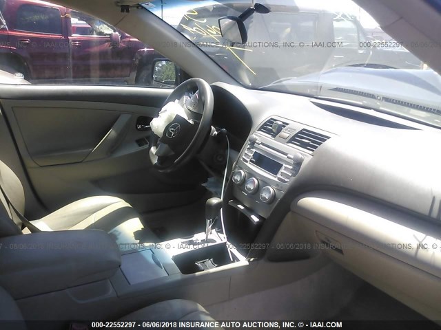 4T1BF3EK4AU081786 - 2010 TOYOTA CAMRY SE/LE/XLE BLACK photo 5