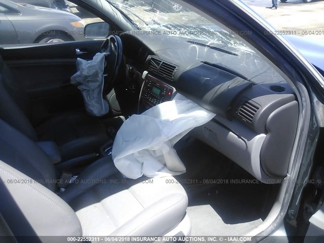 WVWWH63B93E125122 - 2003 VOLKSWAGEN PASSAT GLX 灰色 照片 5