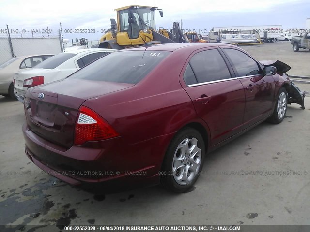 3FAHP0HA3AR248844 - 2010 FORD FUSION SE RED photo 4