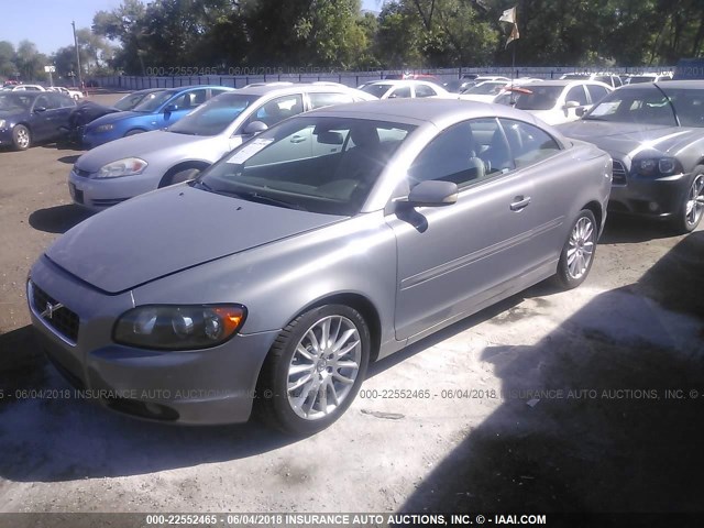 YV1MC68227J026227 - 2007 VOLVO C70 T5 SILVER photo 2