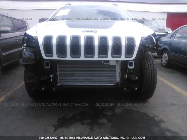 1C4PJMBX1JD600727 - 2018 JEEP CHEROKEE TRAILHAWK WHITE photo 6