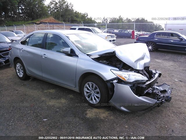 4T1BF1FK4GU526863 - 2016 TOYOTA CAMRY LE/XLE/SE/XSE SILVER photo 1