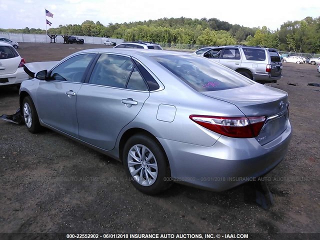 4T1BF1FK4GU526863 - 2016 TOYOTA CAMRY LE/XLE/SE/XSE SILVER photo 3