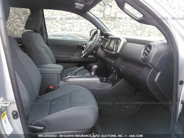 3TMDZ5BN4HM030902 - 2017 TOYOTA TACOMA DBL CAB/SR5/TRD SPORT/OR SILVER photo 5