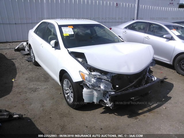 4T4BF1FK1CR255244 - 2012 TOYOTA CAMRY SE/LE/XLE 白色 照片 1