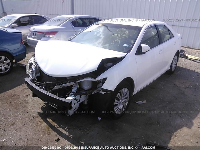 4T4BF1FK1CR255244 - 2012 TOYOTA CAMRY SE/LE/XLE 白色 照片 2