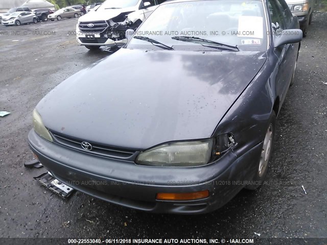 4T1BF12K8TU869546 - 1996 TOYOTA CAMRY LE/XLE/SE ნაცრისფერი ფოტო 6