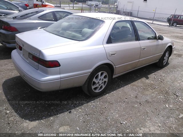 4T1BF22K5VU029829 - 1997 TOYOTA CAMRY CE/LE/XLE SILVER photo 4