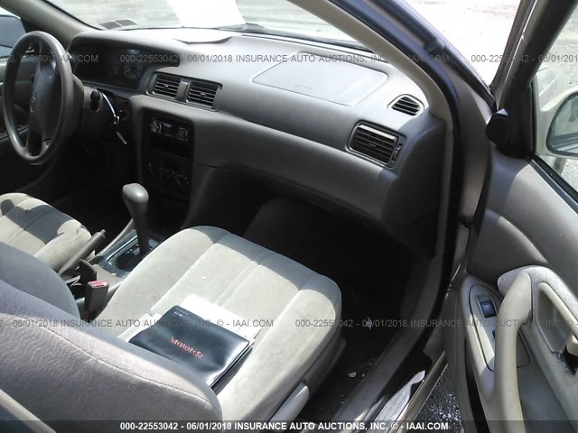 4T1BF22K5VU029829 - 1997 TOYOTA CAMRY CE/LE/XLE ვერცხლისფერი ფოტო 5