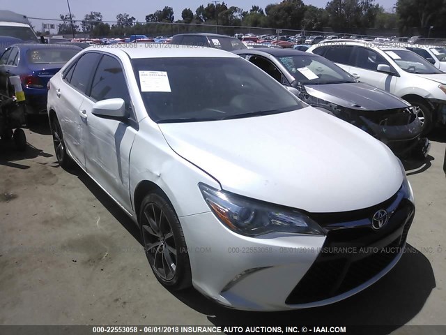 4T1BF1FK9FU087948 - 2015 TOYOTA CAMRY LE/XLE/SE/XSE WHITE photo 1