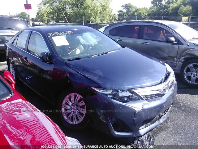 4T1BF1FK9EU778539 - 2014 TOYOTA CAMRY L/SE/LE/XLE მუქი ლურჯი ფოტო 1
