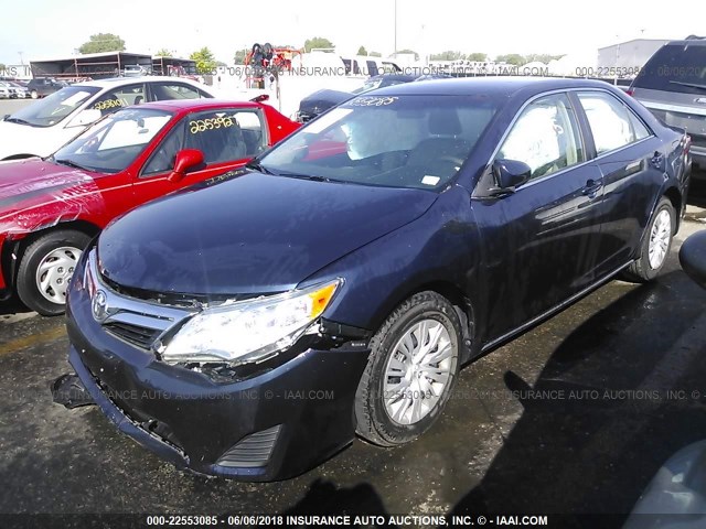 4T1BF1FK9EU778539 - 2014 TOYOTA CAMRY L/SE/LE/XLE მუქი ლურჯი ფოტო 2