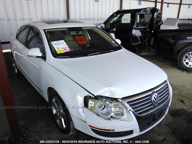 WVWAK73C88E021710 - 2008 VOLKSWAGEN PASSAT KOMFORT WHITE photo 1