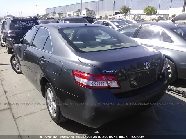 4T1BF3EK6BU636982 - 2011 TOYOTA CAMRY SE/LE/XLE GRAY photo 3