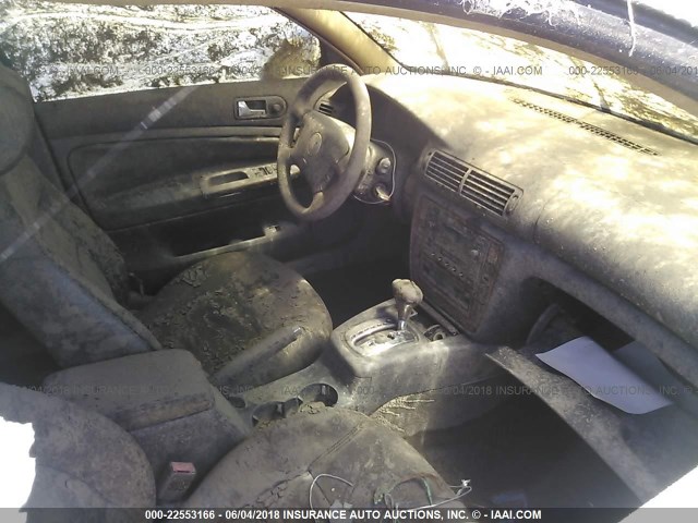 WVWWU63B25E140981 - 2005 VOLKSWAGEN PASSAT GLX 蓝色 照片 5