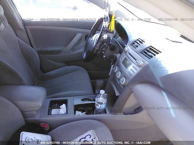 4T1BE46K49U890255 - 2009 TOYOTA CAMRY SE/LE/XLE თეთრი ფოტო 5