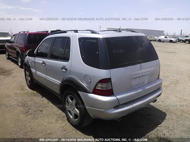 4JGAB74EXYA175404 - 2000 MERCEDES-BENZ ML 55 SILVER photo 3