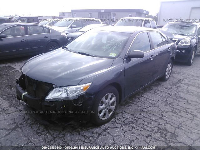 4T1BF3EK9BU672228 - 2011 TOYOTA CAMRY SE/LE/XLE GRAY photo 2