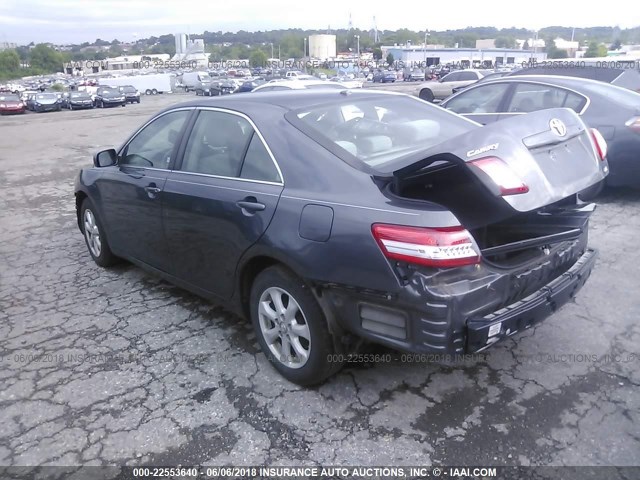4T1BF3EK9BU672228 - 2011 TOYOTA CAMRY SE/LE/XLE GRAY photo 3