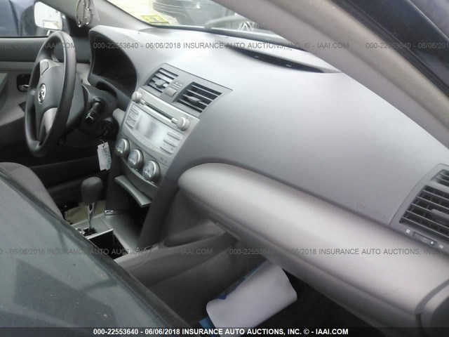 4T1BF3EK9BU672228 - 2011 TOYOTA CAMRY SE/LE/XLE GRAY photo 5