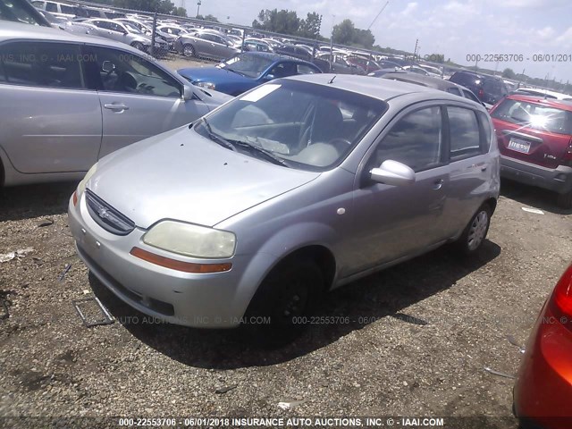 KL1TD62665B325194 - 2005 CHEVROLET AVEO LS SILVER photo 2