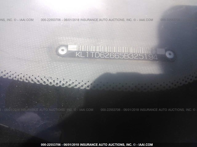 KL1TD62665B325194 - 2005 CHEVROLET AVEO LS SILVER photo 9