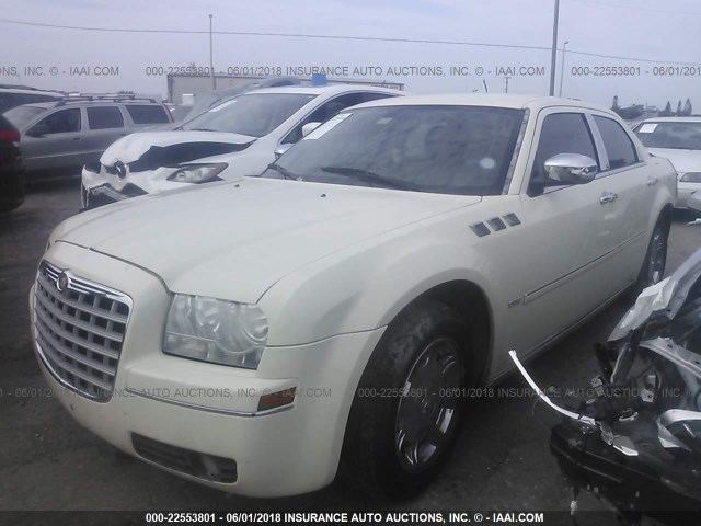 2C3KA53G37H721774 - 2007 CHRYSLER 300 TOURING WHITE photo 2