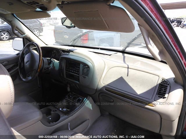 5LMFU28R51LJ20110 - 2001 LINCOLN NAVIGATOR RED photo 5