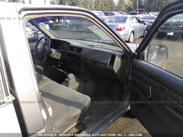 1N6ND11S6KC339764 - 1989 NISSAN D21 SHORT BED GRAY photo 5