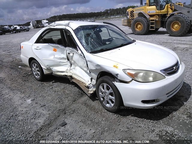 JTDBE32K540268865 - 2004 TOYOTA CAMRY LE/XLE WHITE photo 1