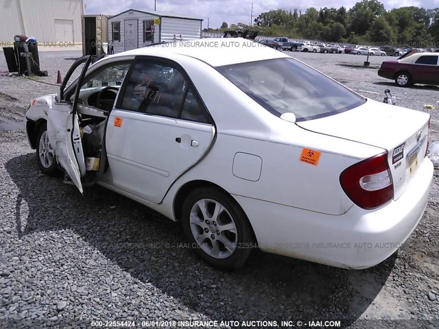 JTDBE32K540268865 - 2004 TOYOTA CAMRY LE/XLE WHITE photo 3