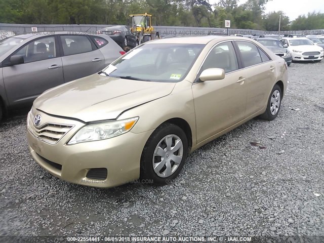 4T1BF3EK6BU143481 - 2011 TOYOTA CAMRY SE/LE/XLE GOLD photo 2