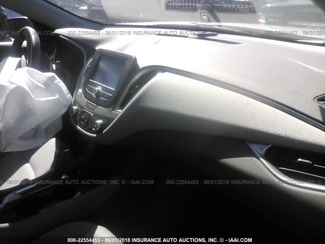 1G1ZB5ST2JF161141 - 2018 CHEVROLET MALIBU LS ვერცხლისფერი ფოტო 5