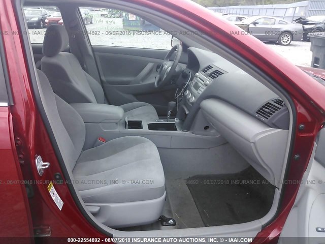 4T1BF3EK1AU557296 - 2010 TOYOTA CAMRY SE/LE/XLE RED photo 5