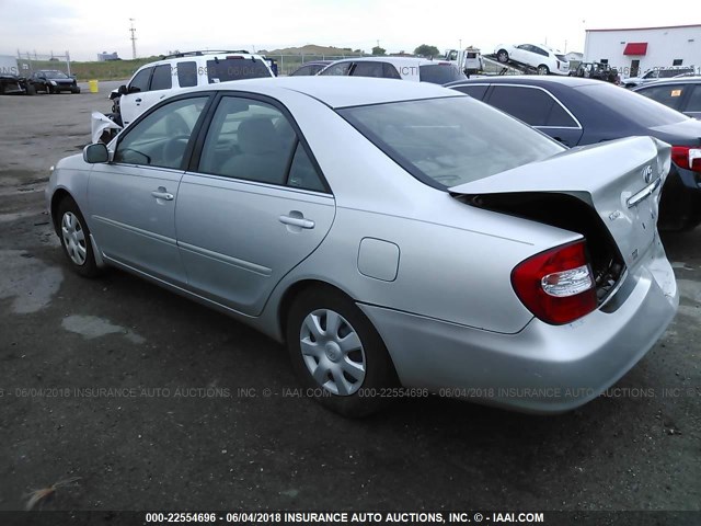 4T1BE32K73U164607 - 2003 TOYOTA CAMRY LE/XLE/SE ვერცხლისფერი ფოტო 3