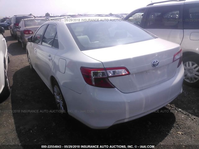 4T1BD1FK7DU091192 - 2013 TOYOTA CAMRY HYBRID/LE/XLE WHITE photo 3