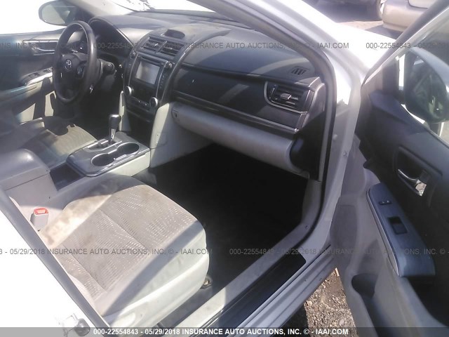 4T1BD1FK7DU091192 - 2013 TOYOTA CAMRY HYBRID/LE/XLE 白色 照片 5