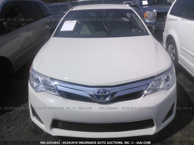 4T1BD1FK7DU091192 - 2013 TOYOTA CAMRY HYBRID/LE/XLE 白色 照片 6