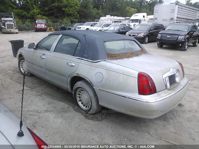 1LNHM81W21Y680362 - 2001 LINCOLN TOWN CAR EXECUTIVE SILVER photo 3