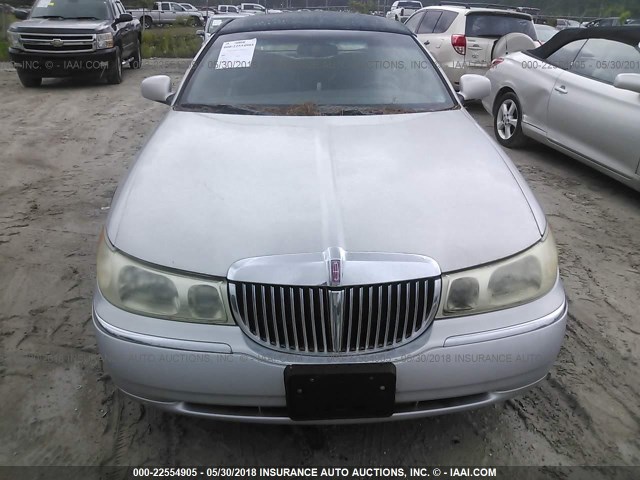 1LNHM81W21Y680362 - 2001 LINCOLN TOWN CAR EXECUTIVE SILVER photo 6