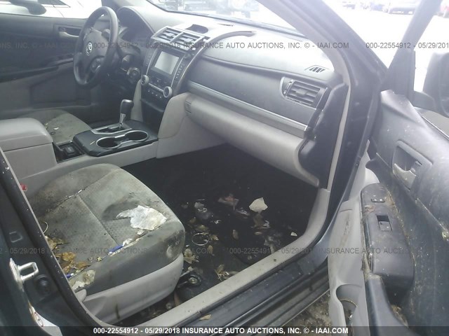 4T1BF1FKXCU196074 - 2012 TOYOTA CAMRY SE/LE/XLE GRAY photo 5