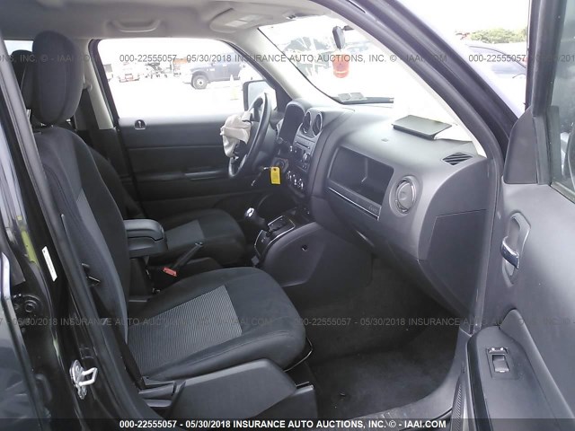 1C4NJRFB8ED642126 - 2014 JEEP PATRIOT LATITUDE BLACK photo 5