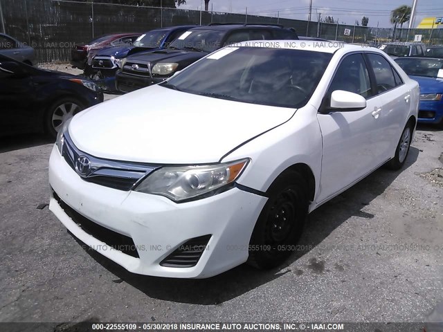 4T1BF1FK7CU115354 - 2012 TOYOTA CAMRY SE/LE/XLE WHITE photo 2