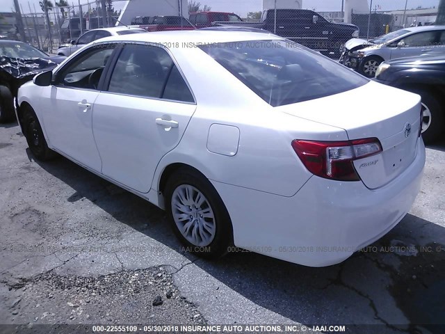 4T1BF1FK7CU115354 - 2012 TOYOTA CAMRY SE/LE/XLE WHITE photo 3