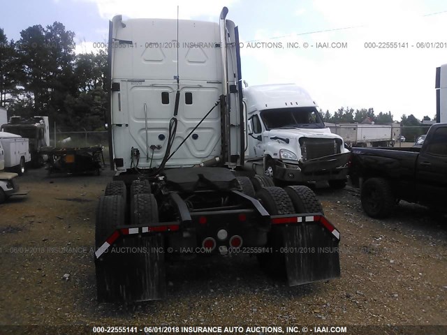 1FUJGLDR4BSAZ3618 - 2011 FREIGHTLINER CASCADIA 125  WHITE photo 8