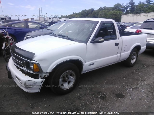 1GCCS1449VK248124 - 1997 CHEVROLET S TRUCK S10 WHITE photo 2