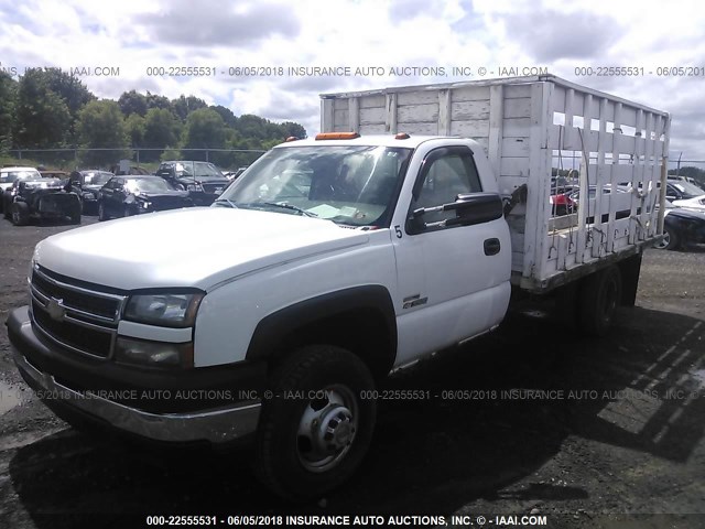 1GBJC34D76E269963 - 2006 CHEVROLET SILVERADO C3500 WHITE photo 2